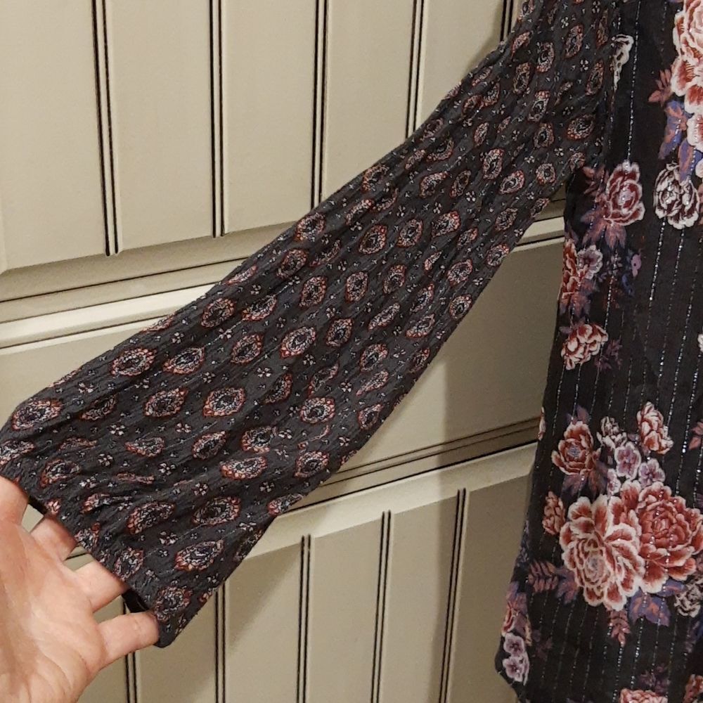 GYPSIES & Moondust Long Sleeve Floral Top Key Hole - Picture 6 of 8